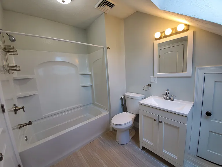 76 Camp St #3R — Photo 5
