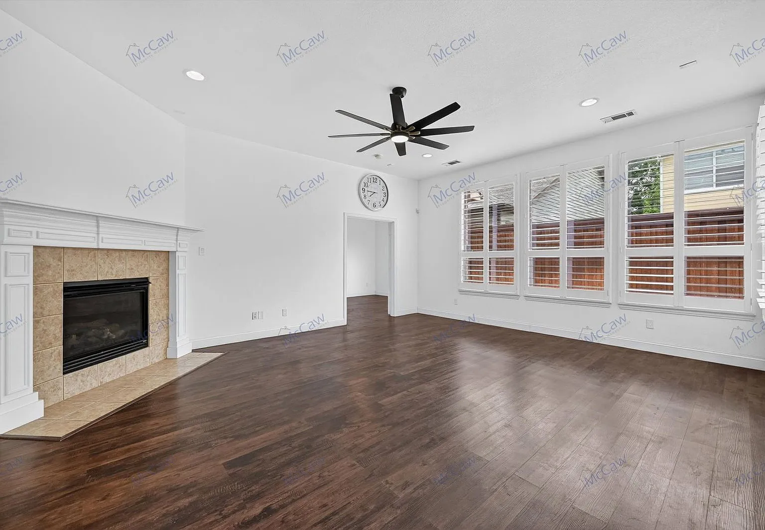 4 bed, 2.5 bath, 3319 sqft, $3,700 — Photo 2