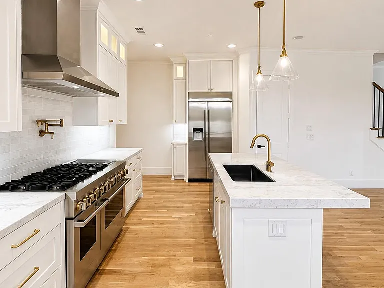 3529 Asbury St — Photo 8