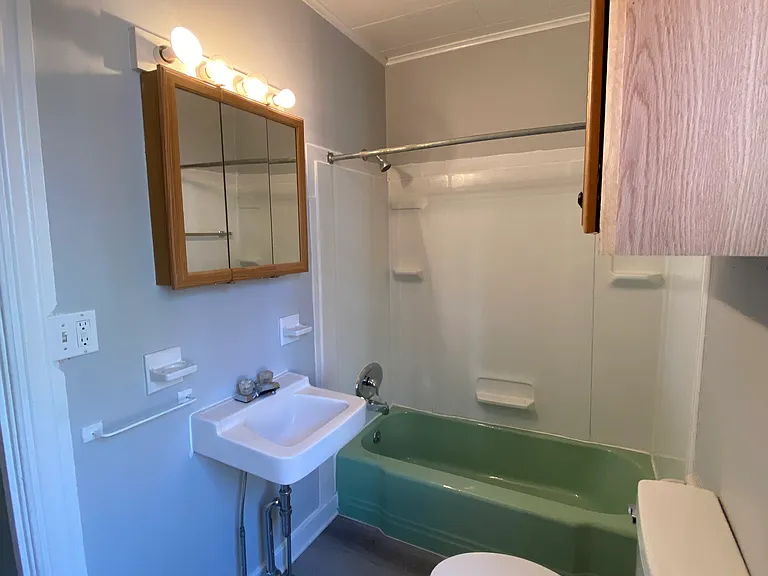 236 W Pomfret St #2A — Photo 8