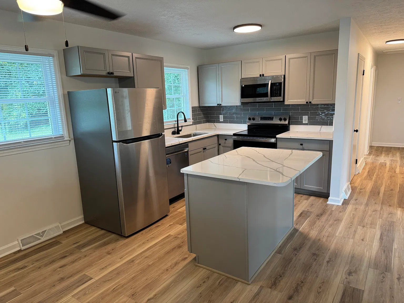 4 bed, 2.0 bath, 2100 sqft, $1,800 — Photo 3