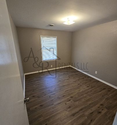 2nd image of 608 N Olive St #10479154