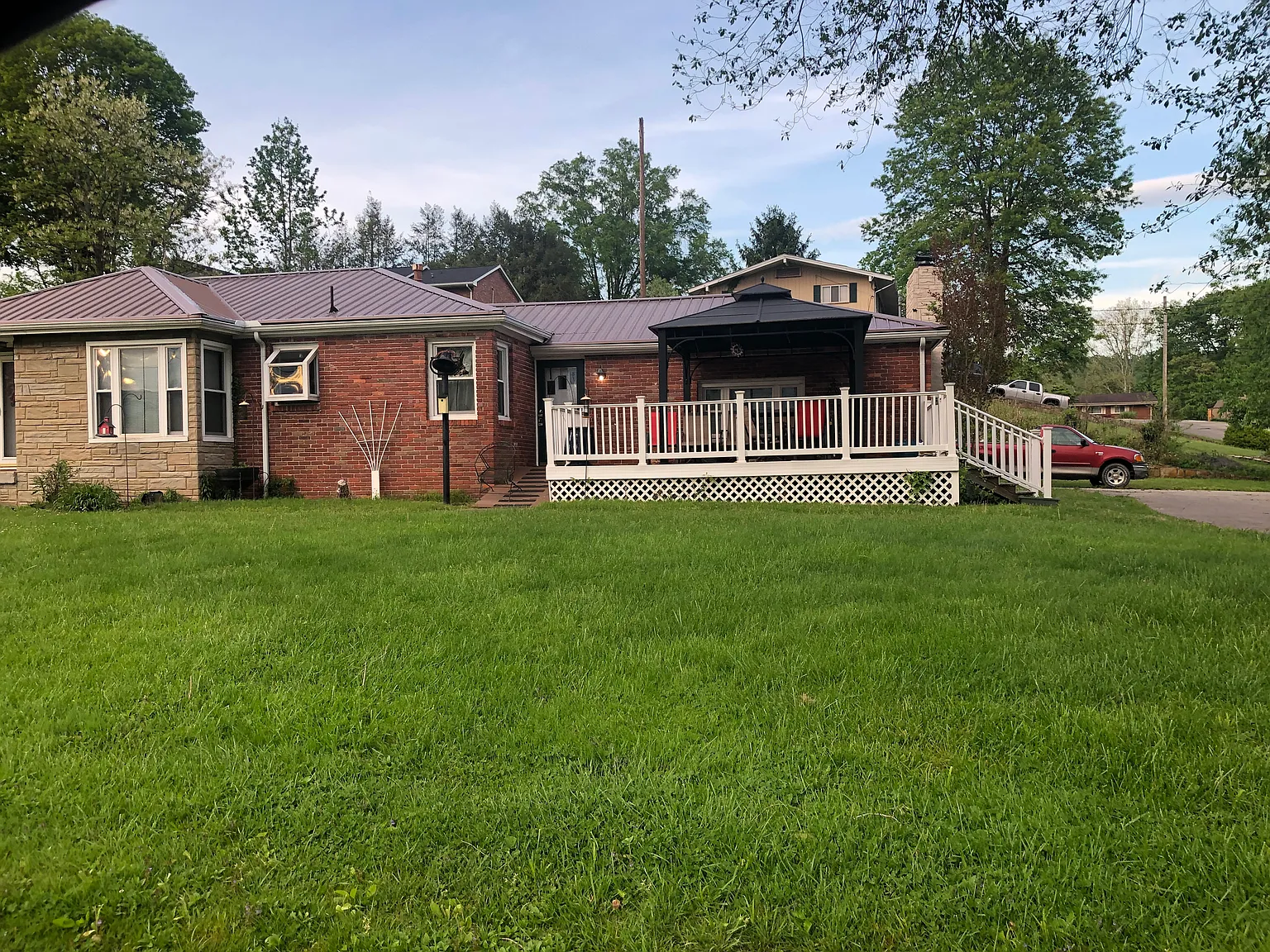 5102 Sun Valley Dr — Photo 1