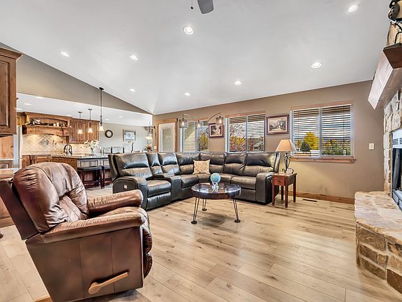 5th image of 431 Aspen Rd