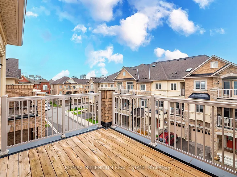 505 Dundas St E — Photo 44