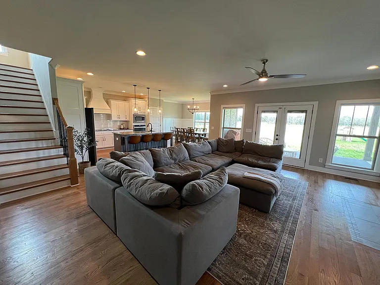 1909 Rhonda Dr — Photo 5