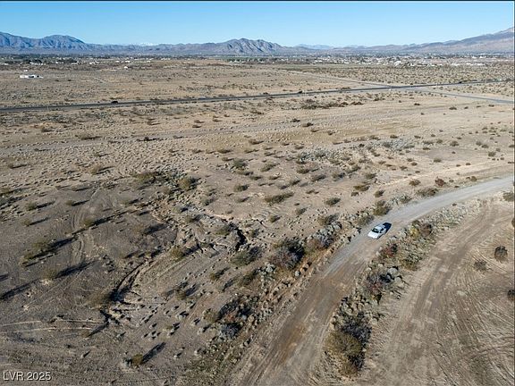 3rd image of 860 N Inca Ln