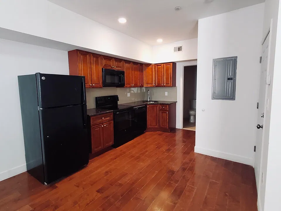 1032 Wood St #302