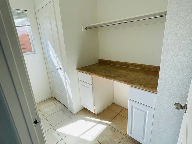 1918 Kelly Ave #5 — Photo 17