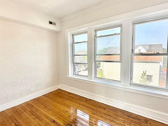 2nd image of 1235 N Karlov Ave Floor 3