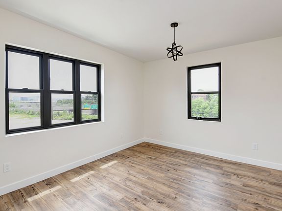 5th image of 105 Parsons Ave #2