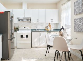 2874 Keele St #205, Toronto, ON M3M 3C4