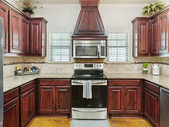 4th image of 211 S Andrea Dr