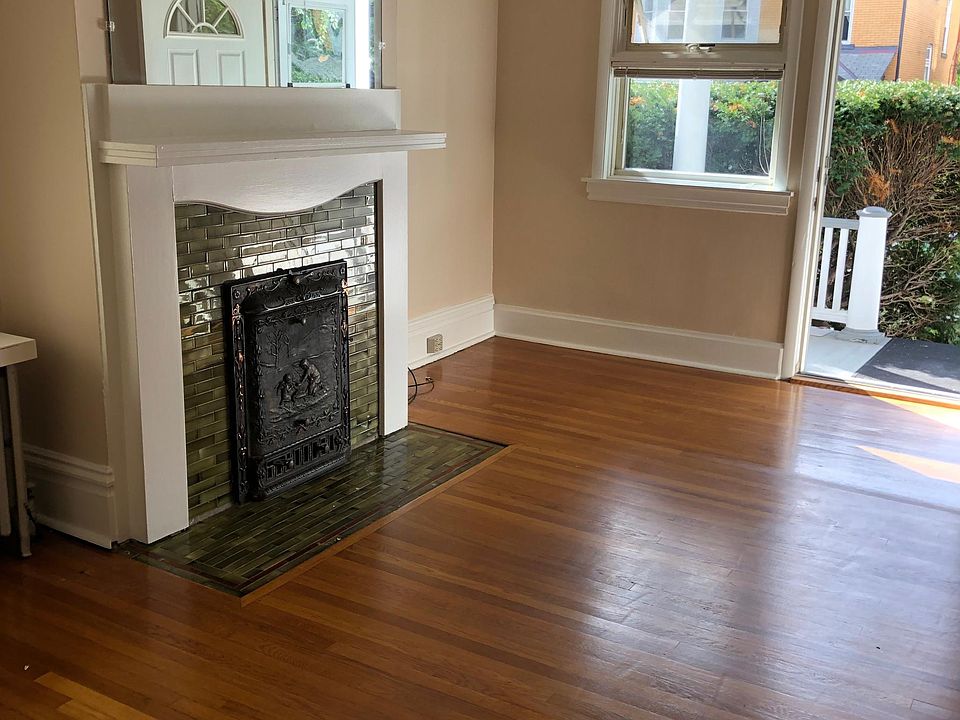 Living Room/entrance