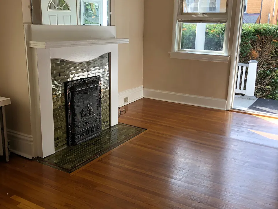 Living Room/entrance
