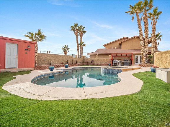 4th image of 1318 Country Club Circle
