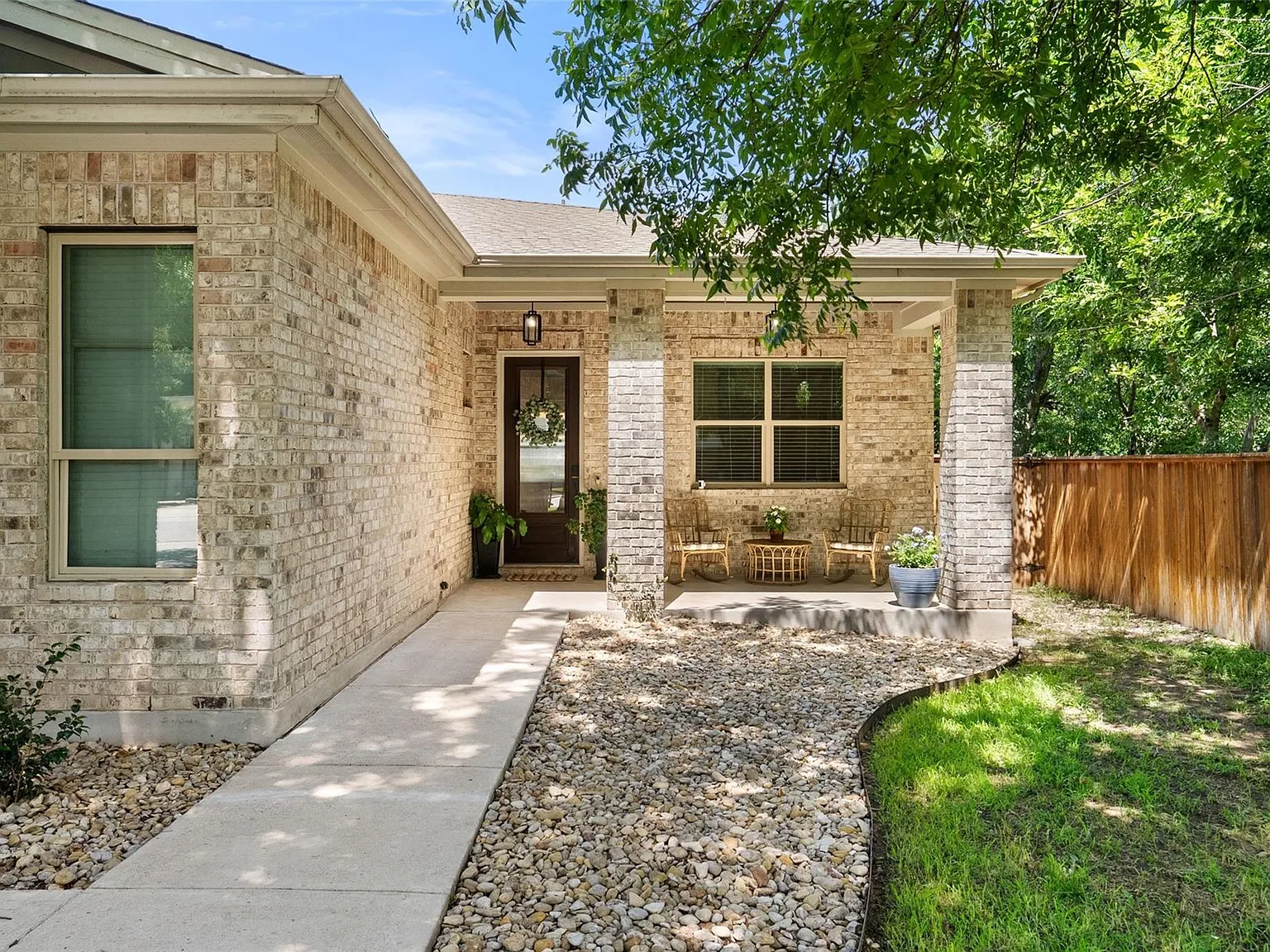 4 bed, 2.0 bath, 1891 sqft, $3,100 — Photo 4