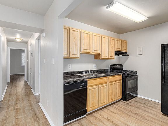 Kitchen-Classic (3BR,2BA-1,225 SF)