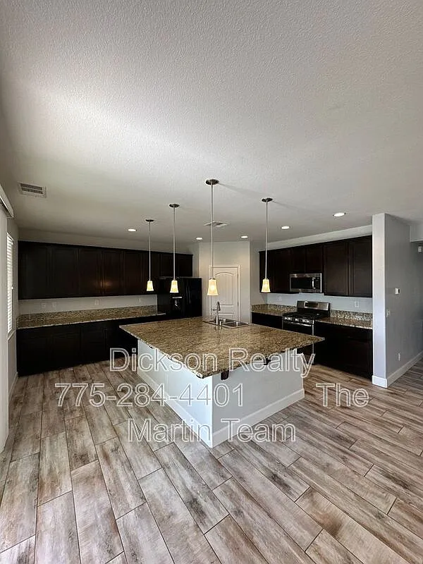 4 bed, 3.0 bath, 2408 sqft, $3,200 — Photo 4