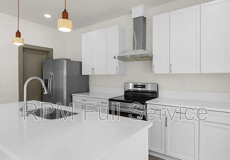 2400 Buchanan St — Photo 8