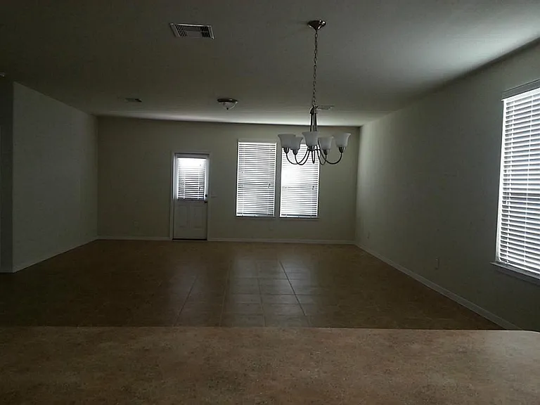 1103 Messina Ln — Photo 7
