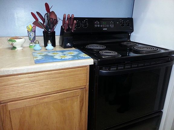 4th image of 890 Oakwood Ave