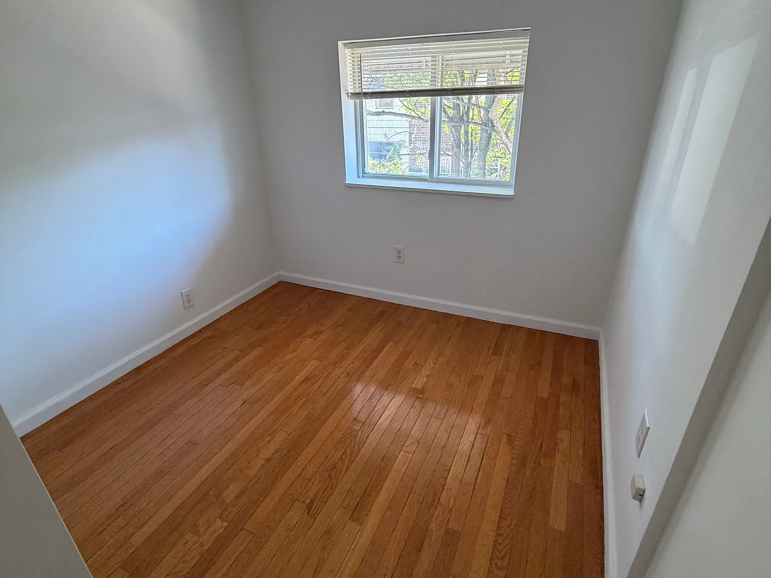 3 bed, 1200 sqft, $2,000 — Photo 3