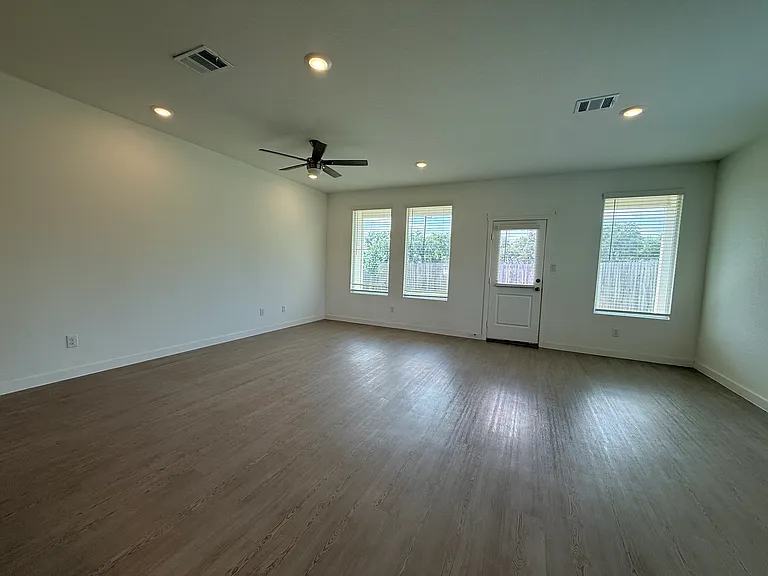 31979 Rustle Pkwy — Photo 13
