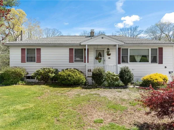 63 Oak St, Ashaway, RI 02804