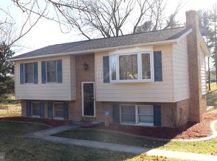 127 Falling Waters Dr, Falling Waters, WV 25419