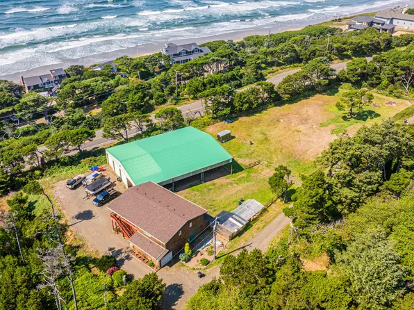 11880 NW Mallard St, Seal Rock, OR 97376