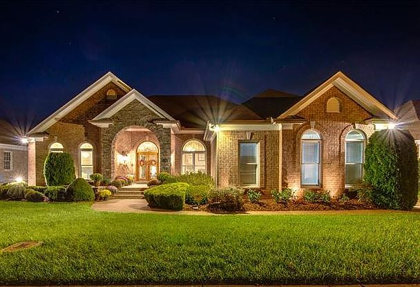 Stunning lake home