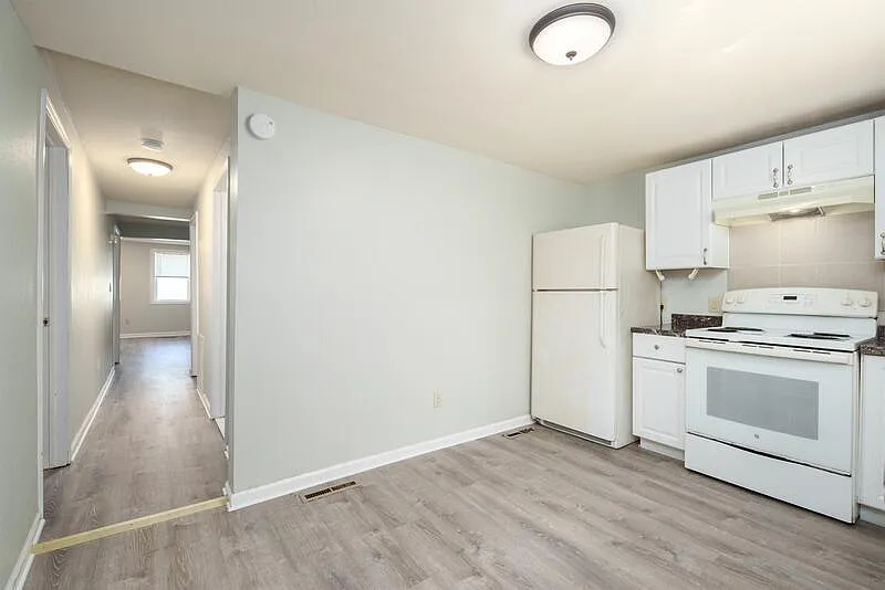 3 bed, 1.0 bath, 1100 sqft, $1,295 — Photo 4