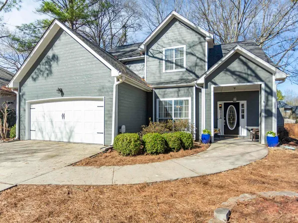 225 Summer Brook Ln, Alabaster, AL 35007