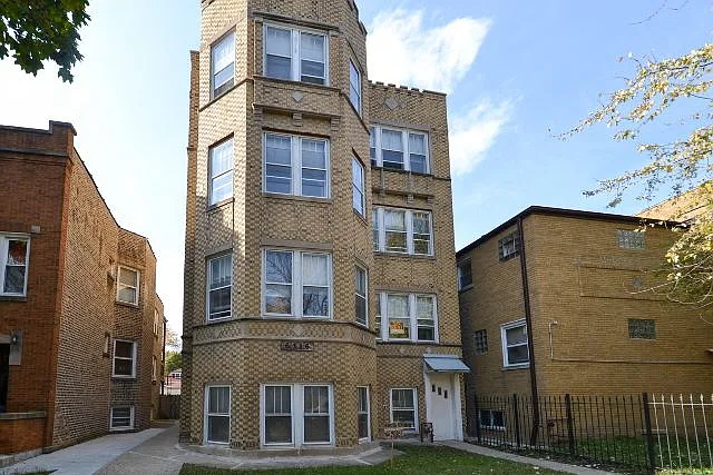 6326 N Artesian Ave #R4 — Photo 1