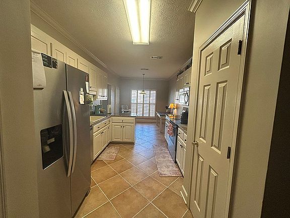 5th image of 586 Ingleside Way