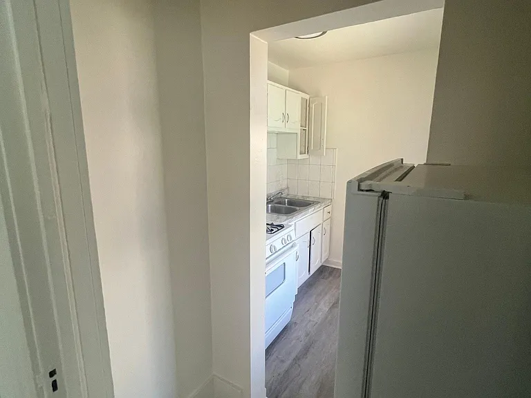 2111 S Union Ave #4 — Photo 15