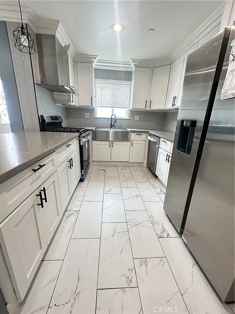 4 bed, 6055 sqft, $4,500 — Photo 4