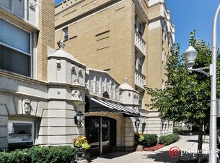 4240 N Clarendon Ave APT 204S, Chicago, IL