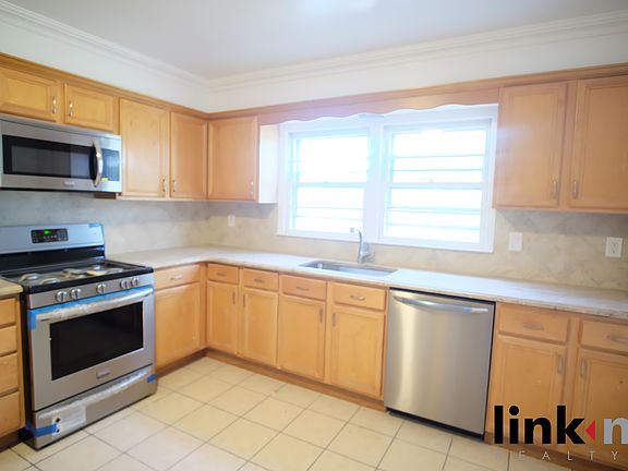 3rd image of 149 Lakeview Ave #2