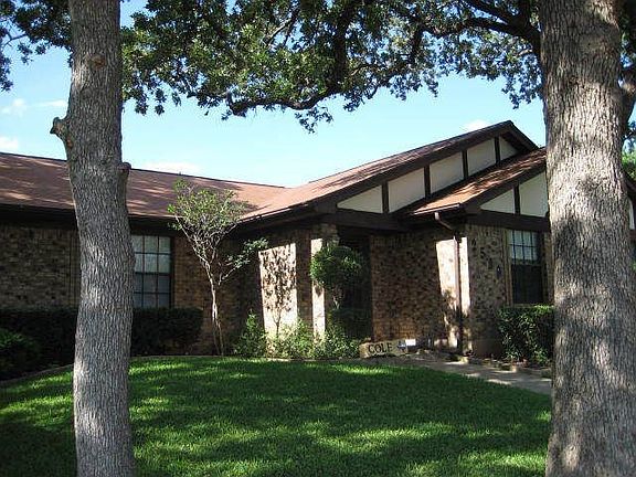 2nd image of 2529 Glenoaks Ct
