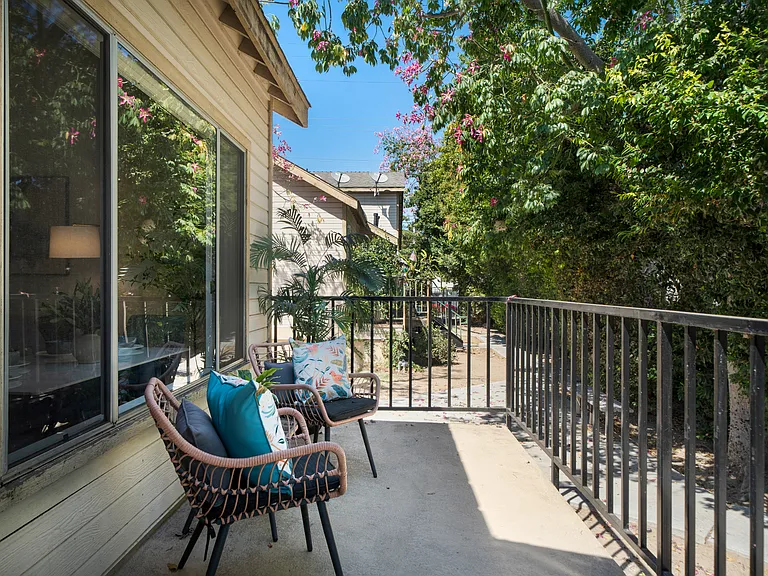 220 W Truslow Ave — Photo 35