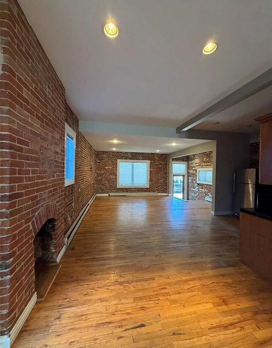 1 bed, 1.0 bath, 1400 sqft, $2,300 — Photo 3
