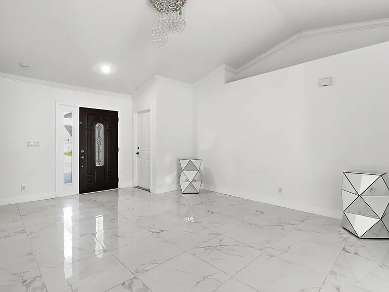 105 Vanessa St — Photo 6