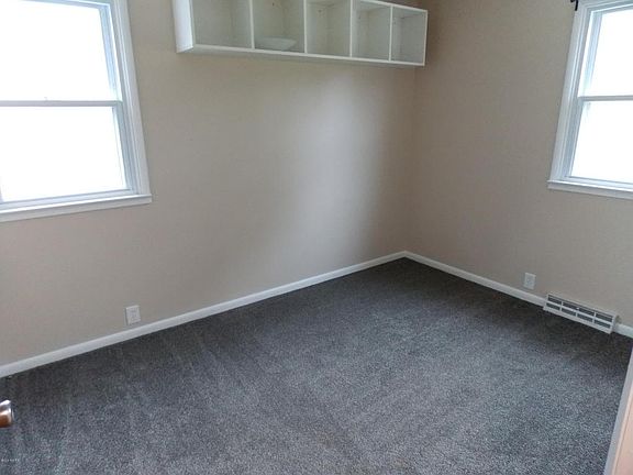 5th image of 906 N Gaylord Ave