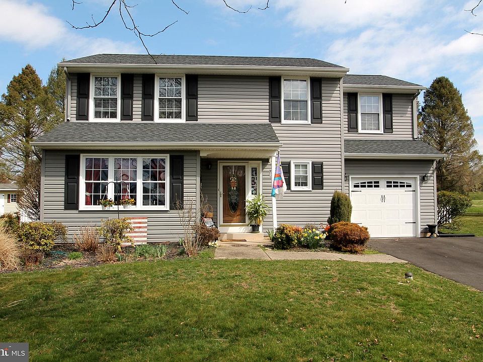 1st image of 235 Burgundy Ln