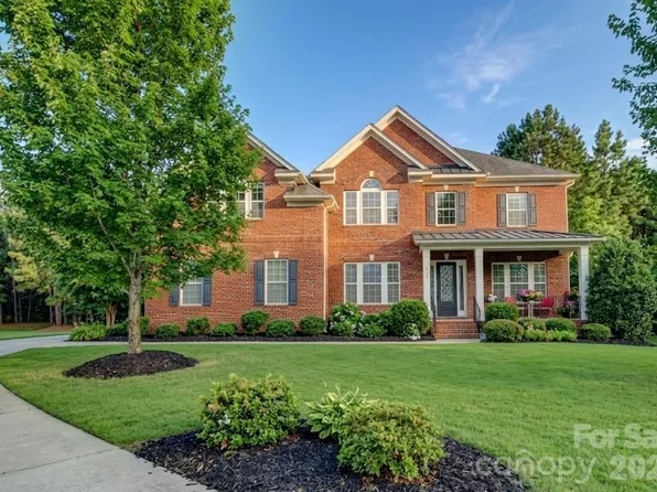 16518 Governors Club Ct, Charlotte, NC 28278