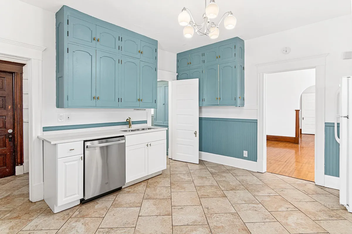 Building Photo - 47 Lowry Ave NE #1