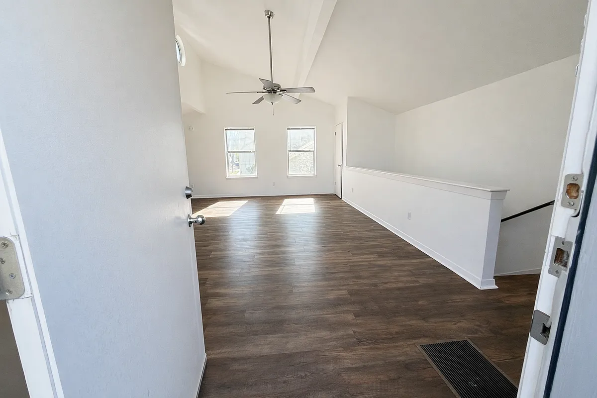 Building Photo - 212 Lessin Ln