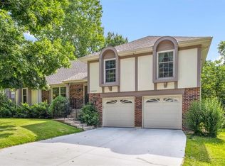 10207 Rosehill Rd, Lenexa, KS 66215